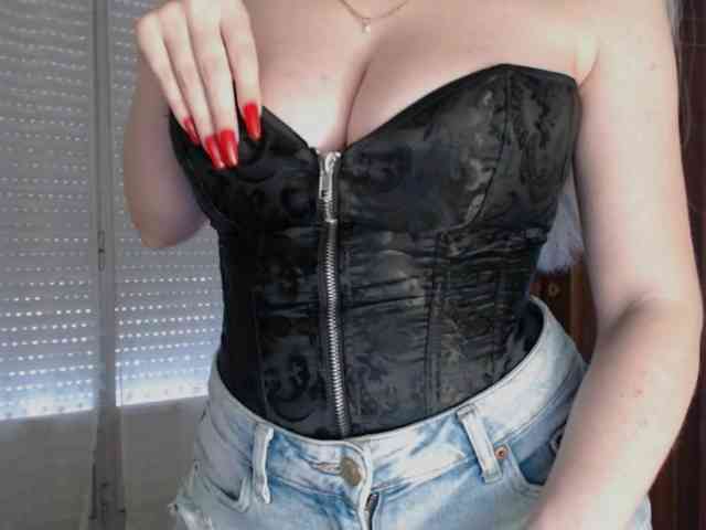 Alina-Lovely webcam
