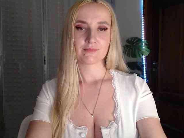 Alina-Lovely webcam