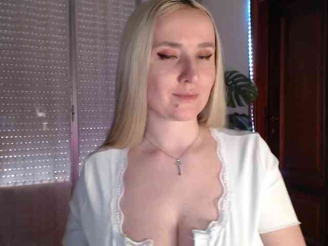 Alina-Lovely webcam