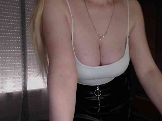 Alina-Lovely webcam