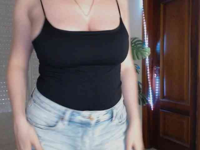 Alina-Lovely webcam