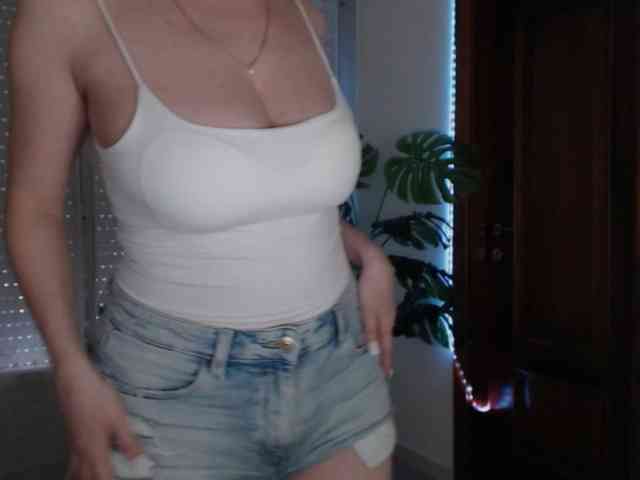 Alina-Lovely webcam