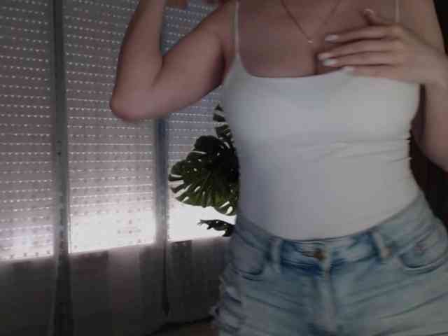 Alina-Lovely webcam