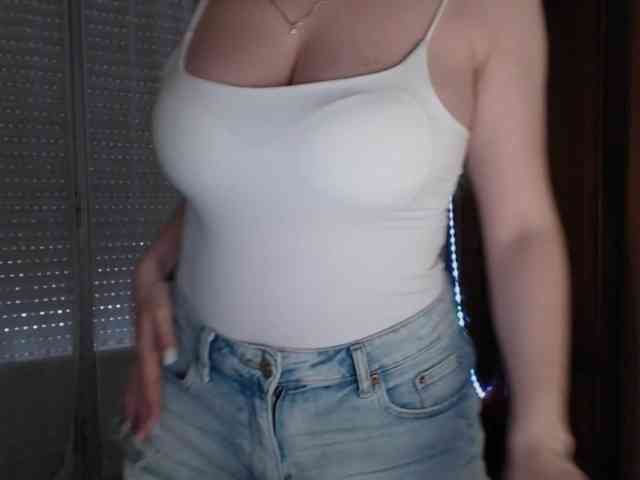Alina-Lovely webcam