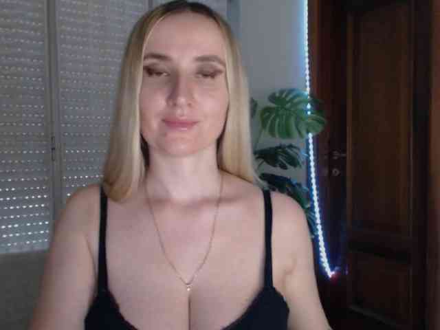 Alina-Lovely webcam