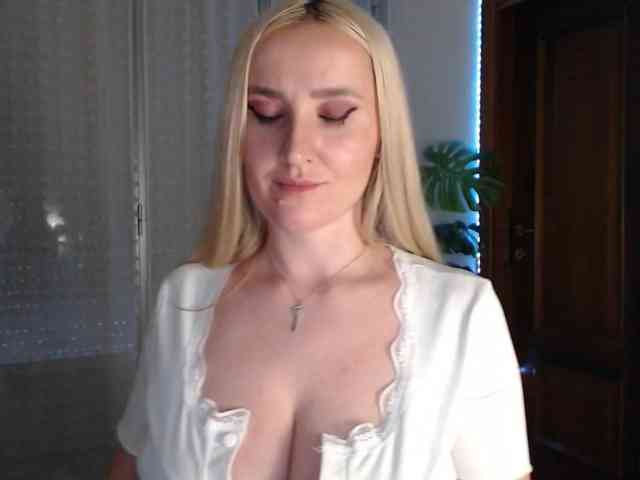 Alina-Lovely webcam