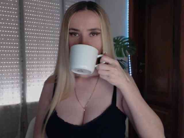 Alina-Lovely webcam