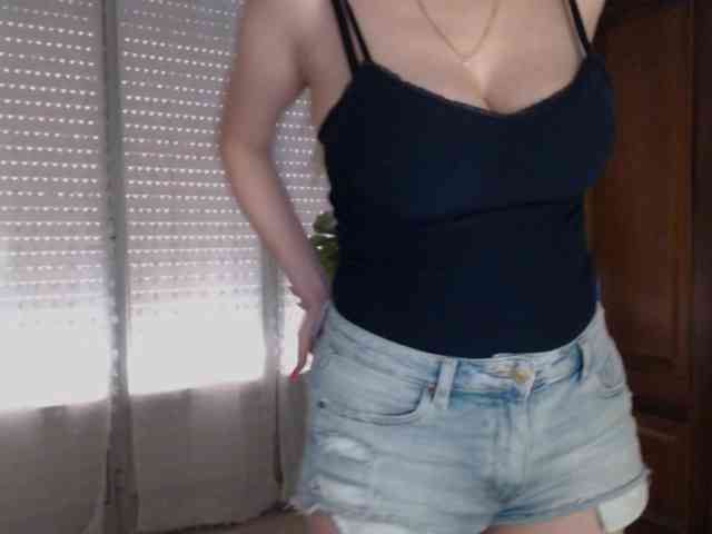 Alina-Lovely webcam