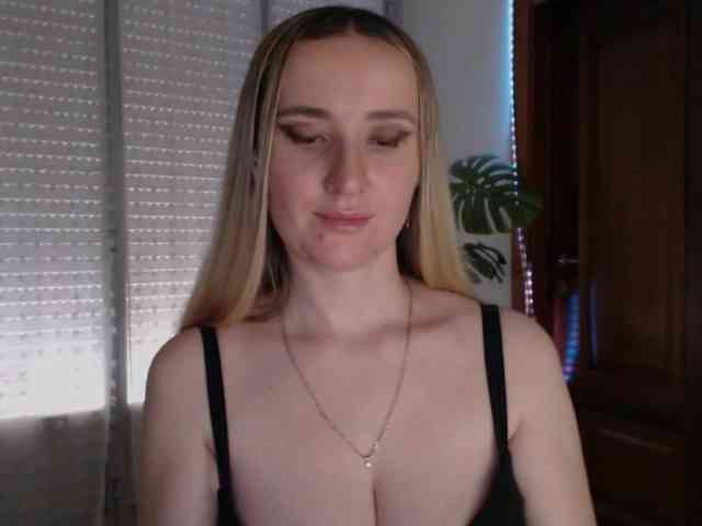 Alina-Lovely webcam