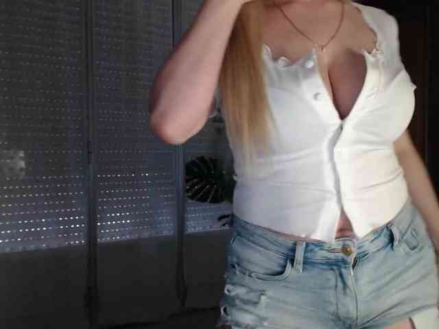Alina-Lovely webcam