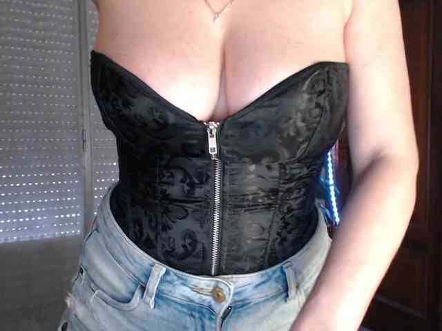 Alina-Lovely webcam