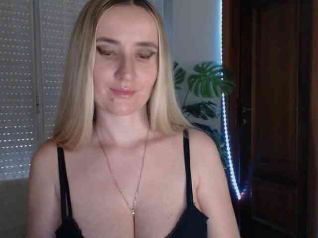 Alina-Lovely webcam