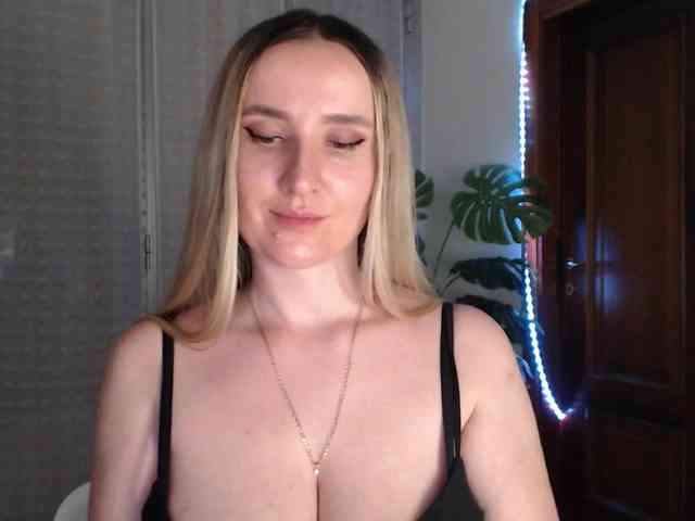 Alina-Lovely webcam