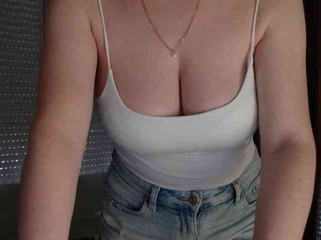 Alina-Lovely webcam