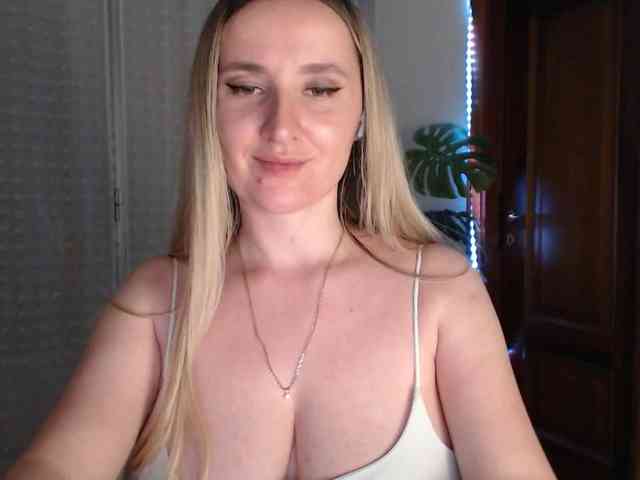 Alina-Lovely webcam