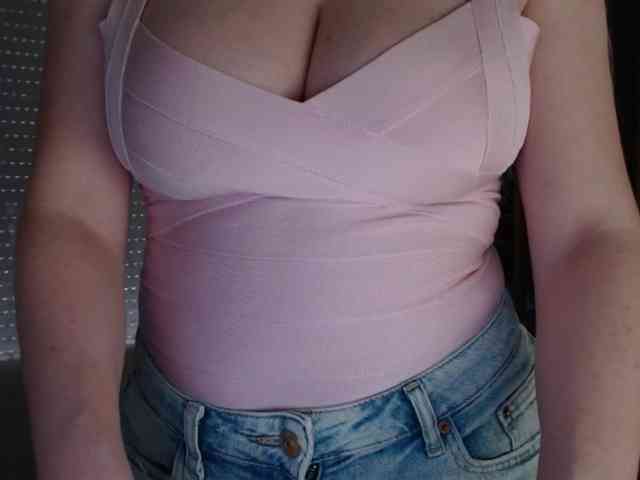 Alina-Lovely webcam