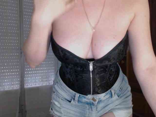 Alina-Lovely webcam