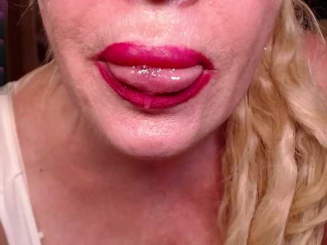 -Karolina555-'s BongaCams show and profile