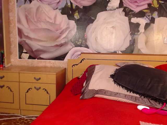 -Karolina555-'s BongaCams show and profile