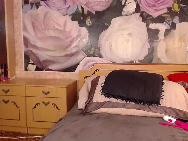 -Karolina555-'s BongaCams show and profile