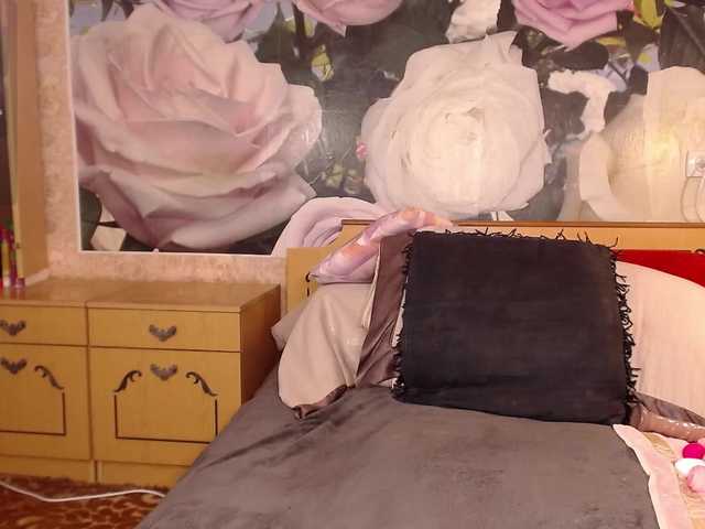 -Karolina555-'s BongaCams show and profile