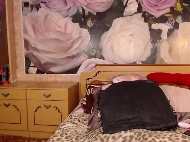 -Karolina555- — Hello everyone and have a good mood! Breasts-52, ass-33, pussy-70, camera with comments-50 If you like me, put love! Throw tokens by type-menu only in the general chat! Favorite vibrations 11, 51, 111, tokens thrown in PM - money down the drain)