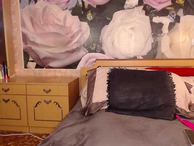 -Karolina555-'s BongaCams show and profile