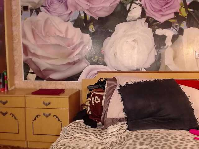 -Karolina555-'s BongaCams show and profile