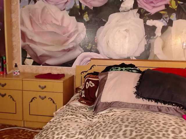 -Karolina555-'s BongaCams show and profile