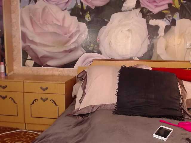 -Karolina555-'s BongaCams show and profile