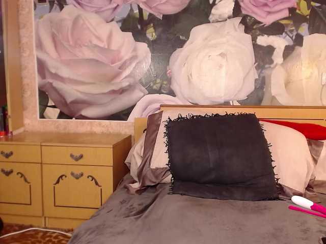 -Karolina555-'s BongaCams show and profile