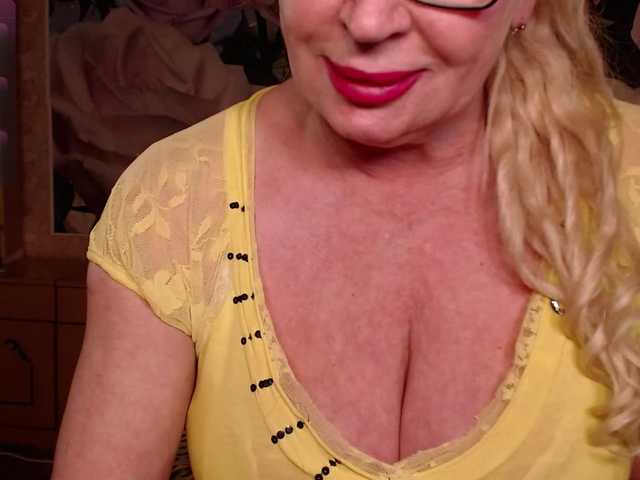 -Karolina555-'s BongaCams show and profile