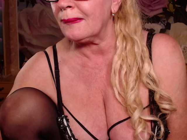 -Karolina555-'s BongaCams show and profile