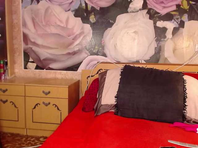 -Karolina555-'s BongaCams show and profile