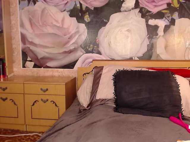 -Karolina555-'s BongaCams show and profile