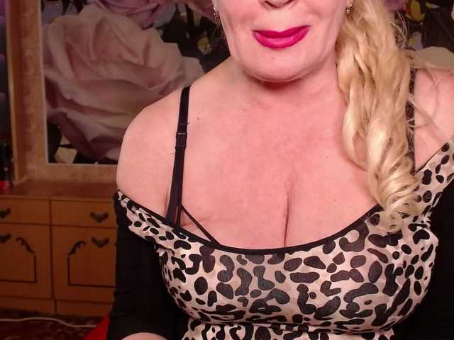 -Karolina555-'s BongaCams show and profile