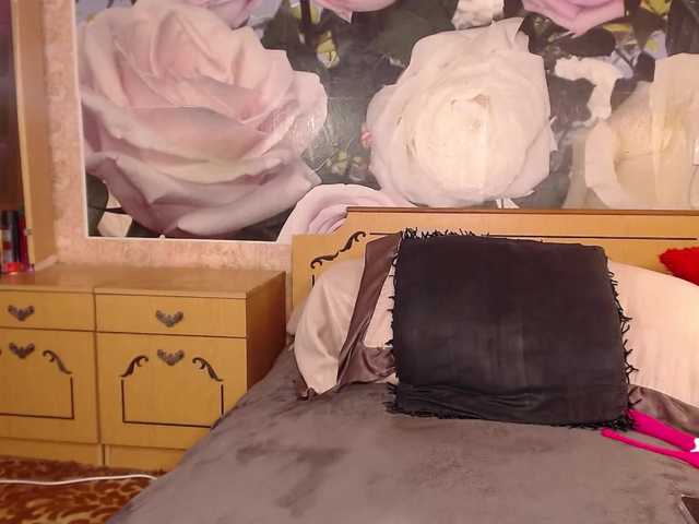 -Karolina555-'s BongaCams show and profile