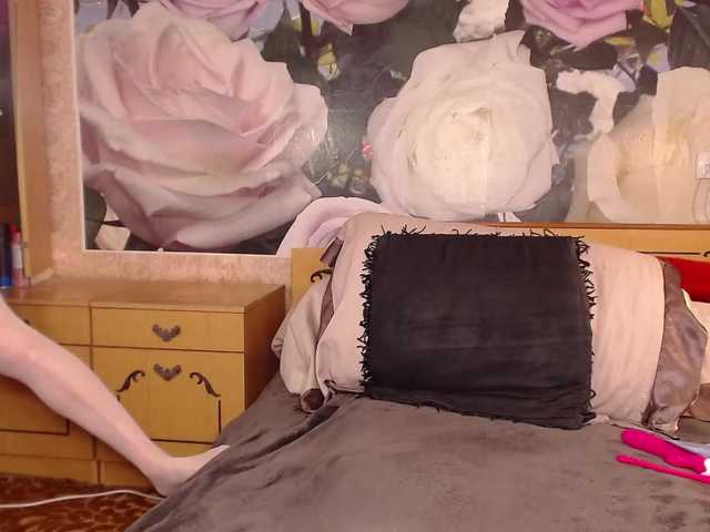 -Karolina555-'s BongaCams show and profile