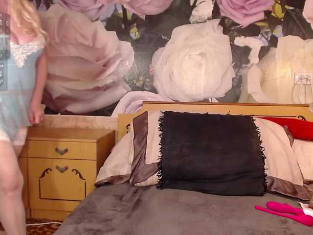 -Karolina555-'s BongaCams show and profile