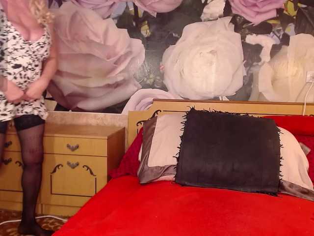 -Karolina555-'s BongaCams show and profile