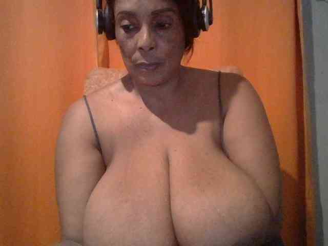 Busty8 webcam