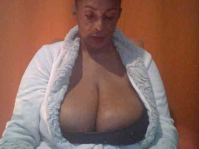 Busty8 webcam