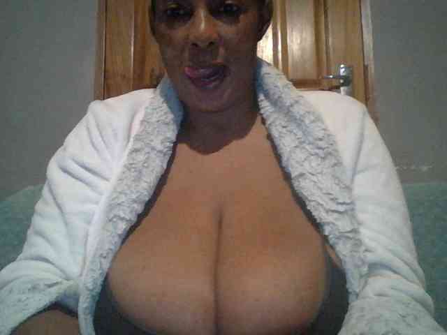 Busty8 webcam