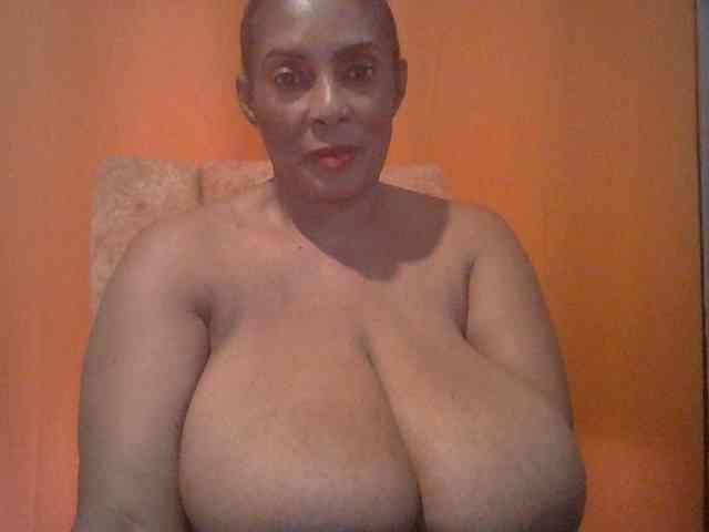 Busty8 webcam