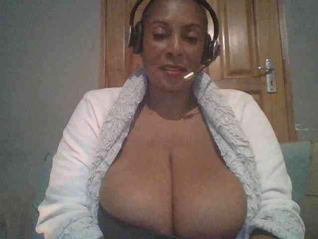 Busty8 webcam