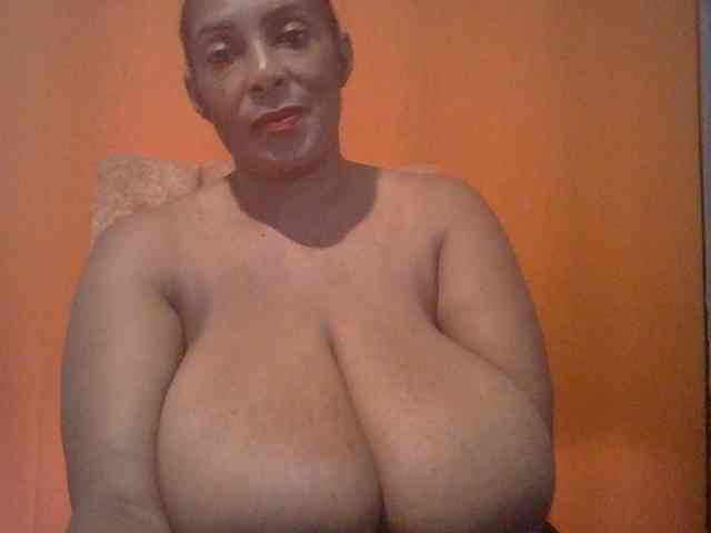 Busty8 webcam