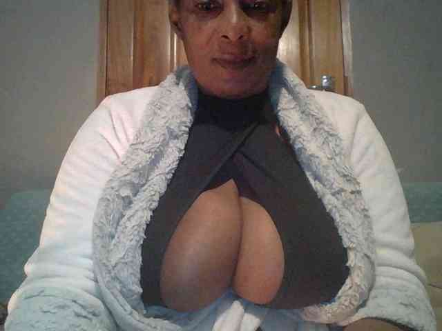 Busty8 webcam