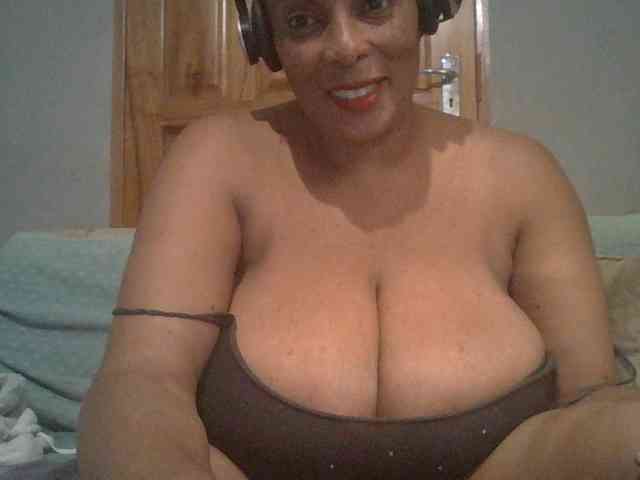 Busty8 webcam