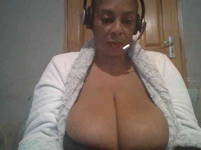 Busty8 webcam