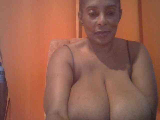 Busty8 webcam